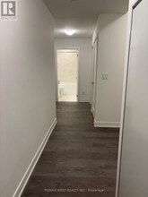 705 Davis Dr in Newmarket, ON - Building Photo - Building Photo