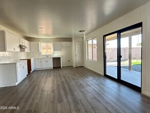 10542 W Alvarado Rd in Avondale, AZ - Building Photo - Building Photo