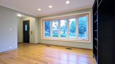 736 N Wilshire Ln in Arlington Heights, IL - Building Photo - Building Photo