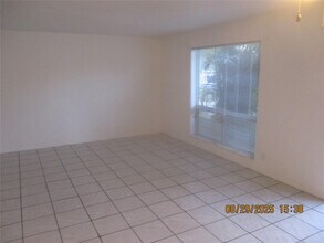 1750 N 17th Ct in Hollywood, FL - Building Photo - Building Photo
