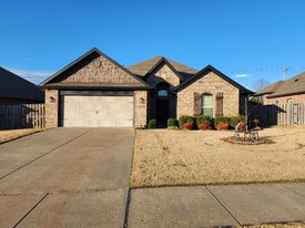 5703 W Murfield Dr in Rogers, AR - Building Photo