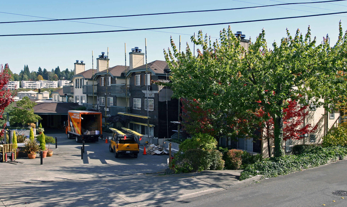 The Carlton in Mercer Island, WA - Building Photo