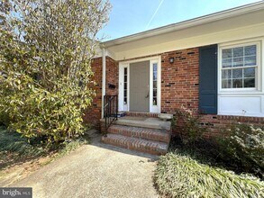 1201 Allendale Rd in McLean, VA - Building Photo - Building Photo