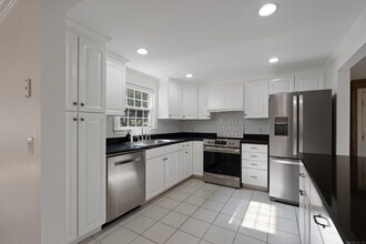 486 Deercliff Rd in Avon, CT - Building Photo - Building Photo
