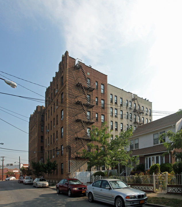 Balfor Arms in Far Rockaway, NY - Building Photo