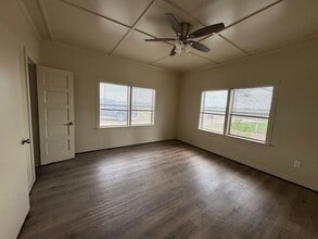 5248 TX-164 in Groesbeck, TX - Building Photo - Building Photo