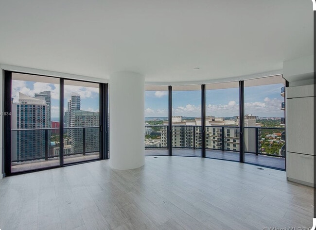 1600 NE 1st Ave in Miami, FL - Building Photo - Building Photo