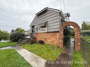 7134 N Albina Ave in Portland, OR - Building Photo - Building Photo