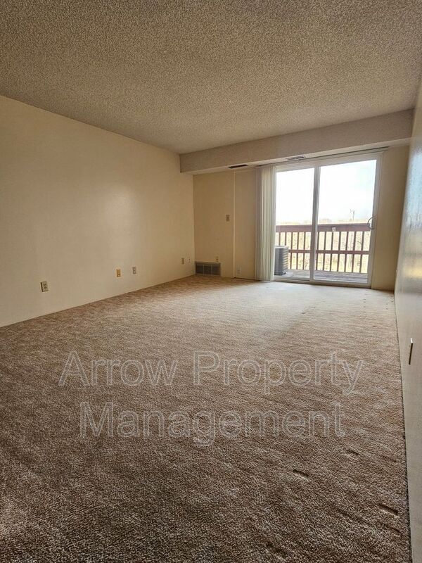 1300 E H St in McCook, NE - Building Photo - Building Photo