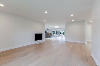 11500 Dona Cecilia Dr in Los Angeles, CA - Building Photo - Building Photo