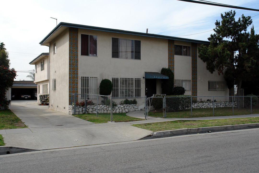 326 E Hardy St in Inglewood, CA - Building Photo