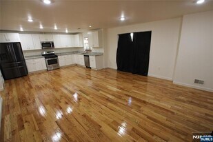 100 Grove Terrace in Newark, NJ - Building Photo