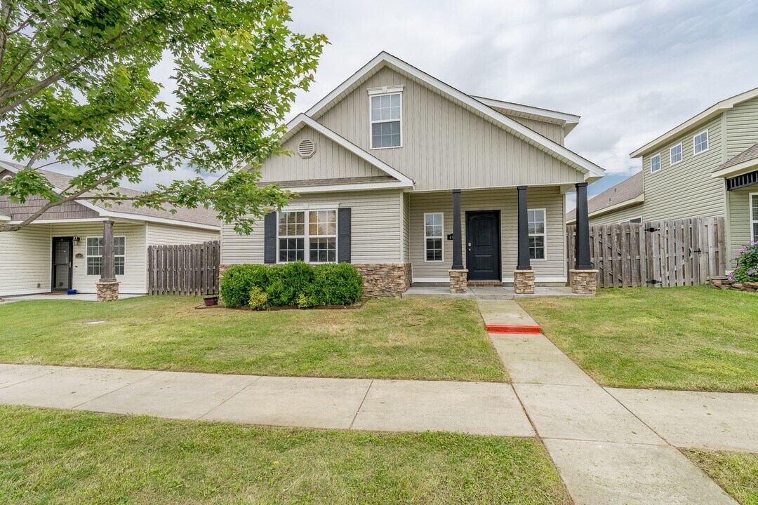 4496 W Sweetgum Ln in Fayetteville, AR - Building Photo