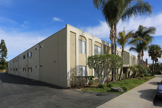 Palm Estates Apartments in El Cajon, CA - Building Photo - Building Photo