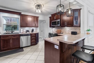 40 Charlton St, Unit SI FL2-ID1438833P in St John's, NL - Building Photo - Building Photo