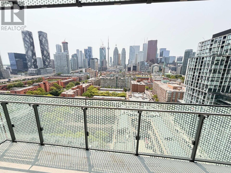 135-2135 Lower Sherbourne St in Toronto, ON - Building Photo