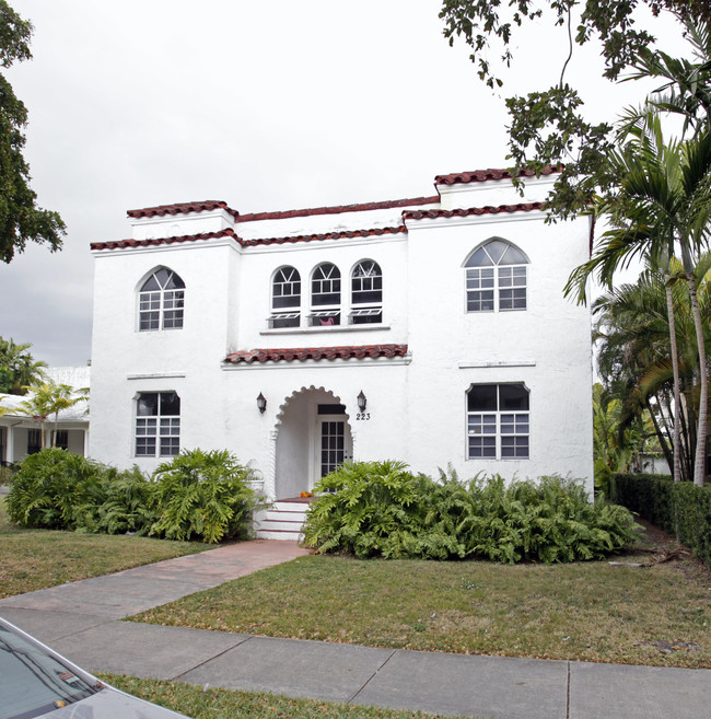 223 Menores Ave in Miami, FL - Building Photo - Building Photo