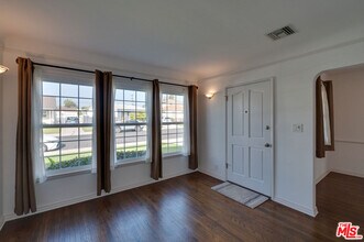 6408 W 82nd St in Los Angeles, CA - Building Photo - Building Photo