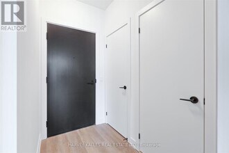 117-3117 Broadway Ave in Toronto, ON - Building Photo - Building Photo