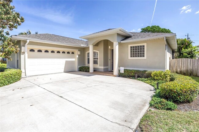 7842 40th Terrace N in St. Petersburg, FL - Building Photo - Building Photo