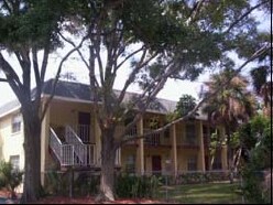 USF Gardens in Tampa, FL - Foto de edificio - Building Photo