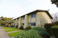 Riviera West Chester Apartments in Bakersfield, CA - Foto de edificio - Building Photo