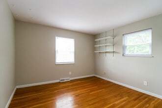 7696 Burlinehills Ct in Cincinnati, OH - Building Photo - Building Photo