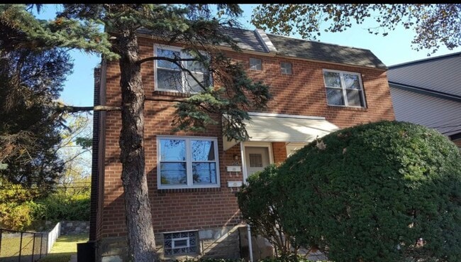 205 Robbins St, Unit 2 in Philadelphia, PA - Foto de edificio - Building Photo