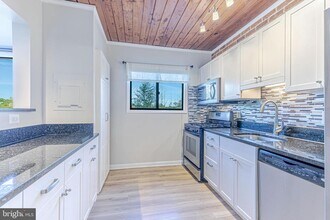 53 Skyhill Rd-Unit -303 in Alexandria, VA - Building Photo - Building Photo