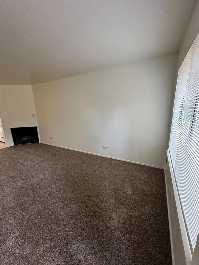 471 Minnewawa Ave in Clovis, CA - Building Photo - Building Photo