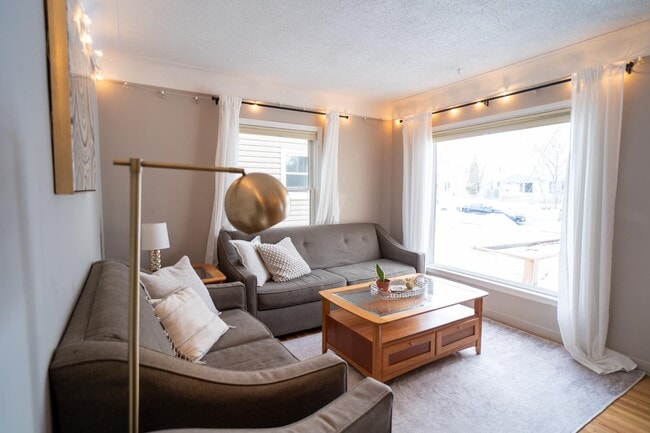 2917 Hampshire Ave S in Minneapolis, MN - Building Photo - Building Photo