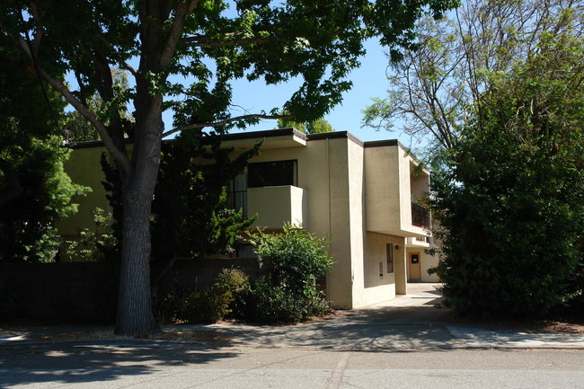 816 Highland Ave in San Mateo, CA - Building Photo - Building Photo