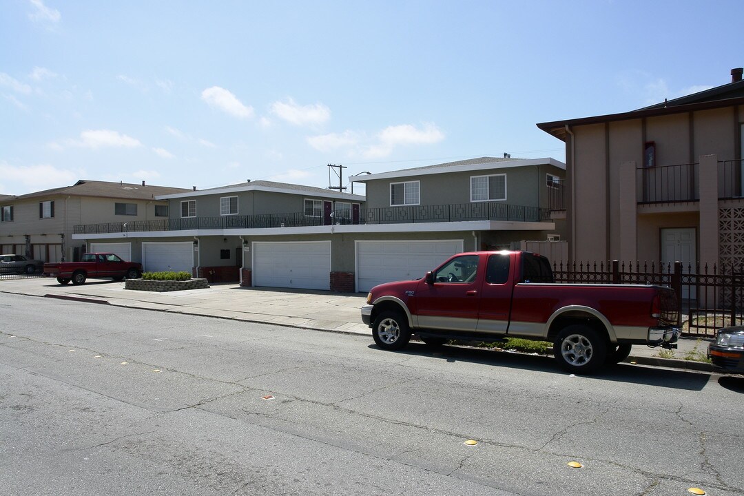 3566 Rolison Rd in Redwood City, CA - Building Photo