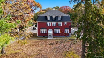 221 Lake Ave S in Nesconset, NY - Building Photo