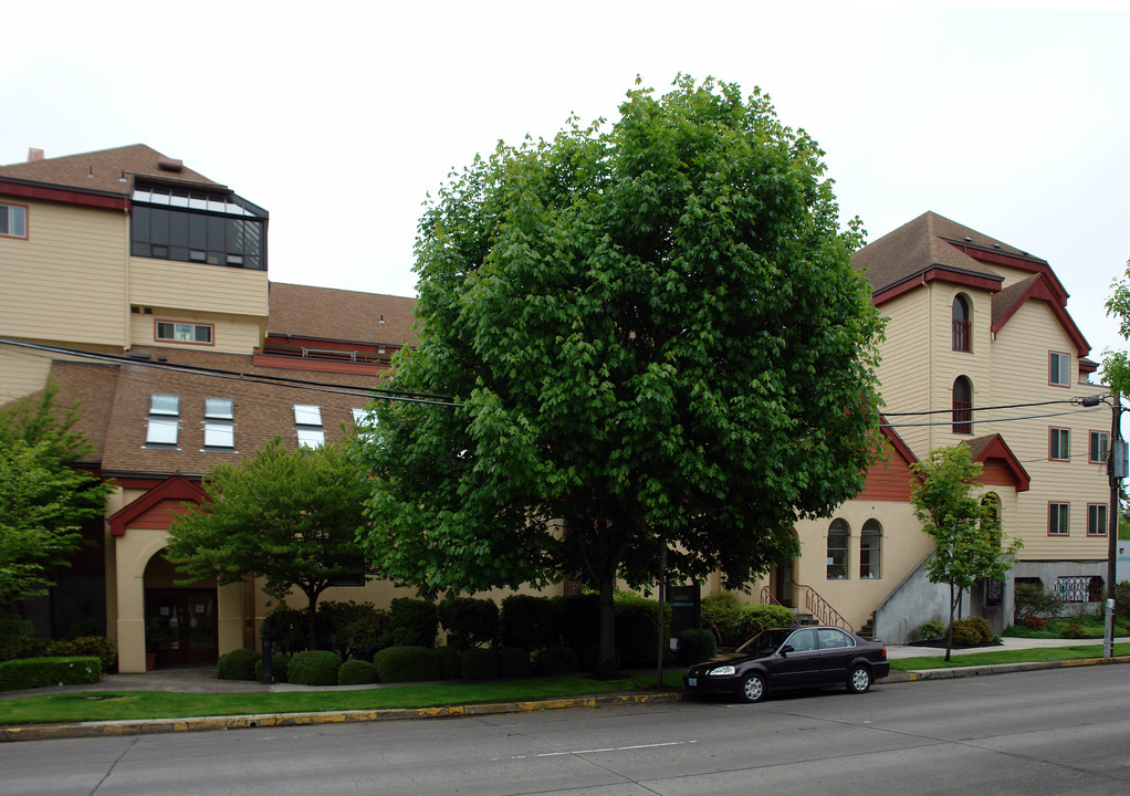 Abbey of Olympus in Eugene, OR - Foto de edificio