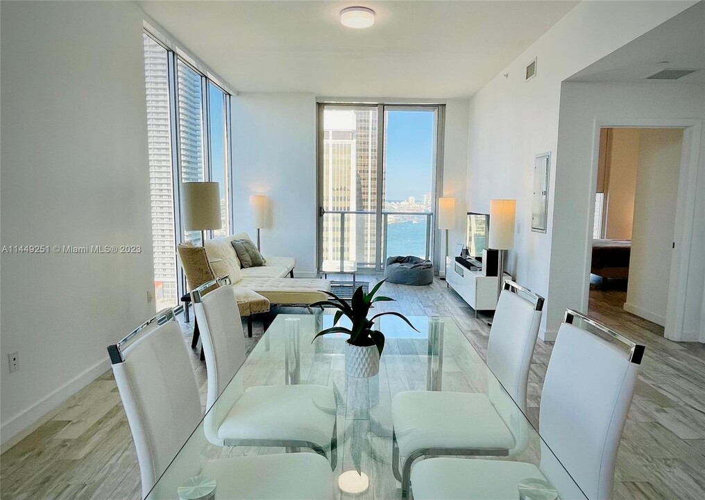 151 SE 1st St, Unit 2602 in Miami, FL - Foto de edificio