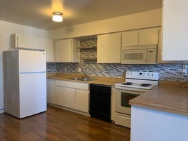 200 Bruce Way, Unit 3 in Henderson, NV - Building Photo