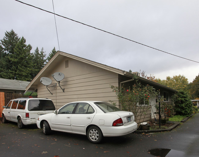 4122-4130 SE Howe St in Milwaukie, OR - Building Photo - Building Photo