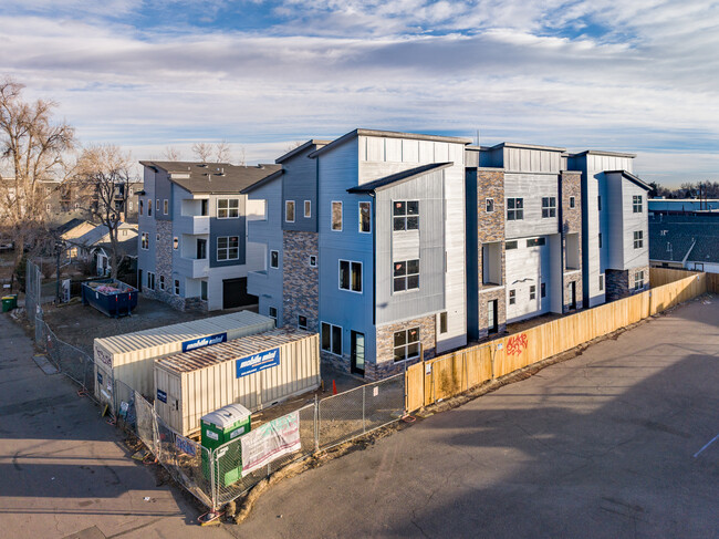 West Edge 8 in Lakewood, CO - Building Photo - Building Photo