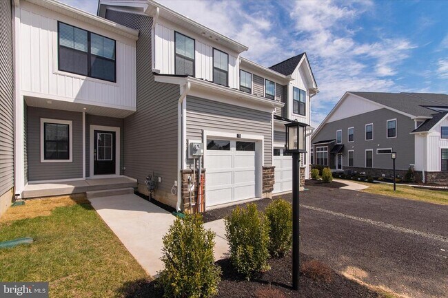 15 Tamarack Cir in Norristown, PA - Building Photo - Building Photo