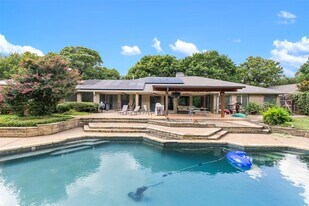 6530 Copper Creek Dr in Dallas, TX - Building Photo