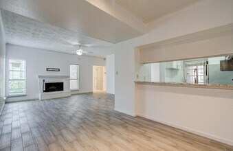 716 Bering Dr in Houston, TX - Building Photo - Building Photo