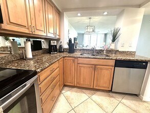 6081 Bahia Del Mar Cir in St. Petersburg, FL - Foto de edificio - Building Photo