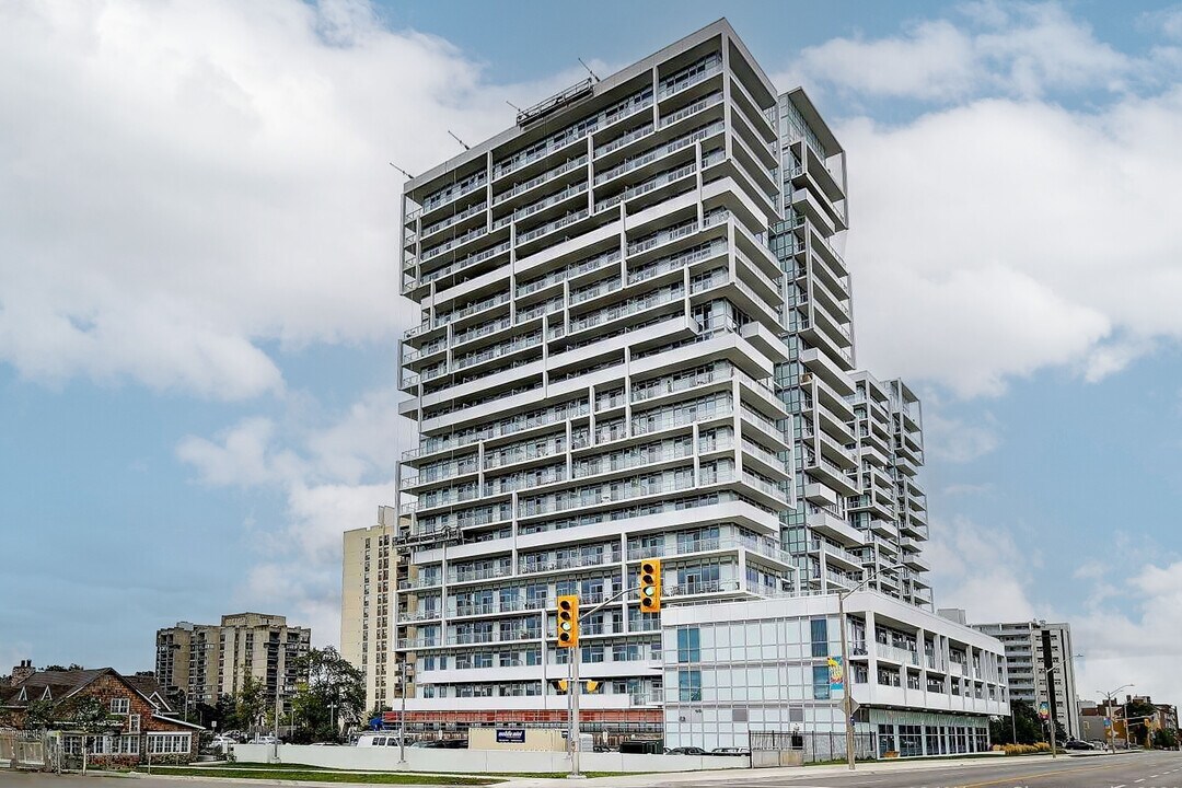 65 Speers Rd in Oakville, ON - Building Photo