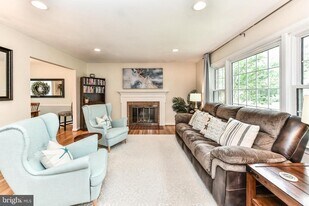 7807 Suffolk Ct in Alexandria, VA - Building Photo