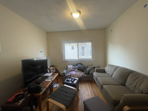 227 Boston Ave, Unit 2 in Medford, MA - Foto de edificio - Building Photo