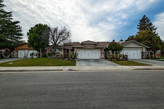 2911 Colville Ave in Bakersfield, CA - Foto de edificio - Building Photo