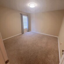 221 Lake Brook Cir in Brandon, FL - Building Photo - Building Photo