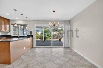 13333 Rollin Glen Rd in Poway, CA - Building Photo - Building Photo