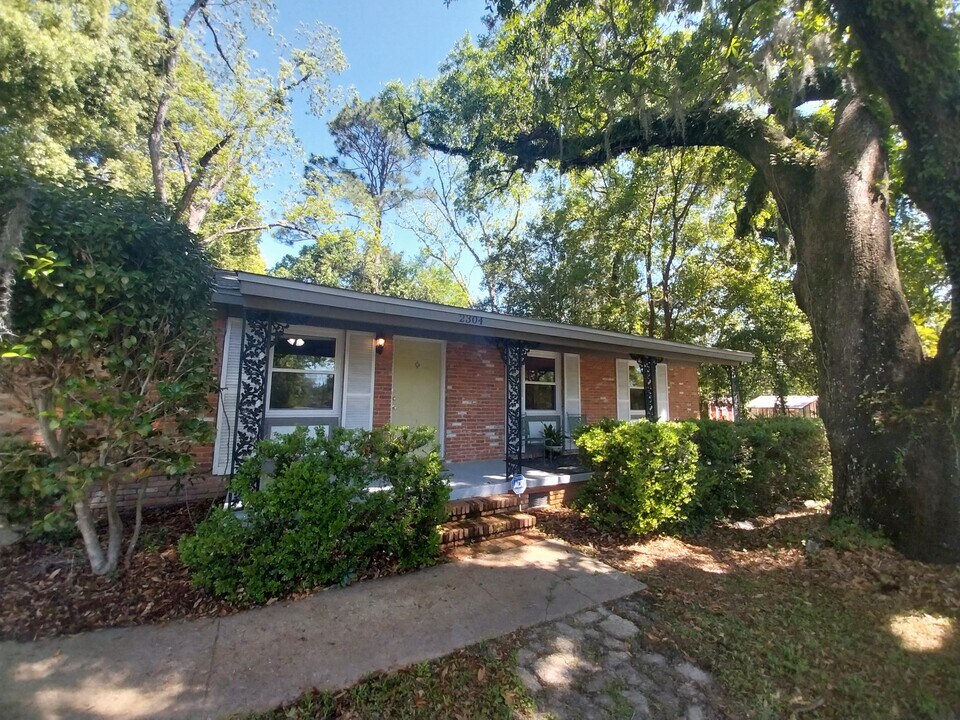 2304 Jackson Bluff Rd in Tallahassee, FL - Building Photo
